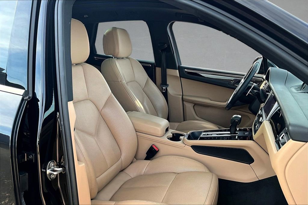 Used 2022 Porsche Macan AWD/4WD image 32