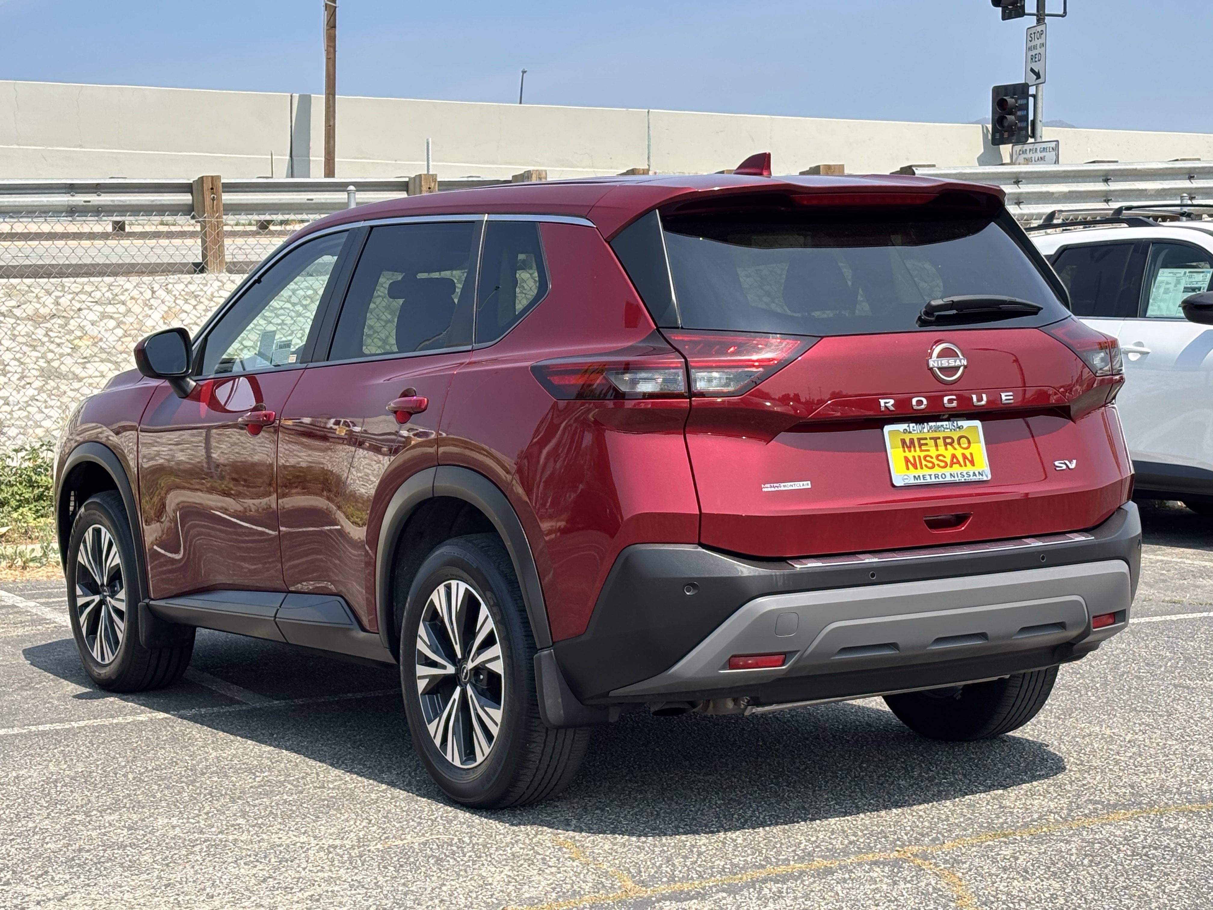 Used 2023 Nissan Rogue SV image 5