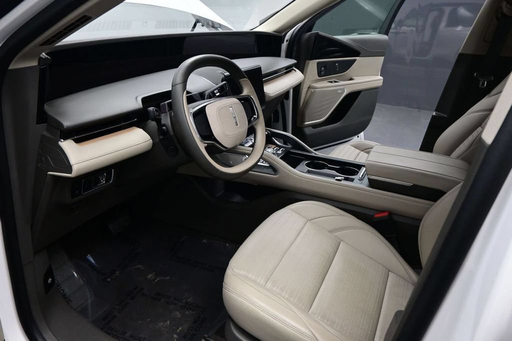Used 2025 Lincoln Nautilus Reserve w/ Jet Appearance Package AWD/4WD image 8