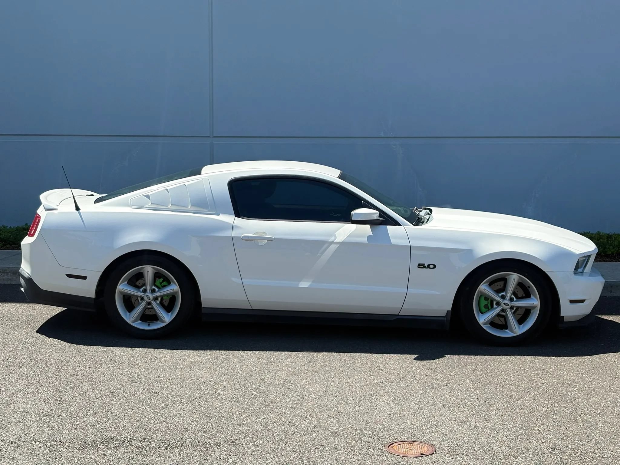 Used 2011 Ford Mustang GT Premium w/ Electronics Pkg RWD image 7