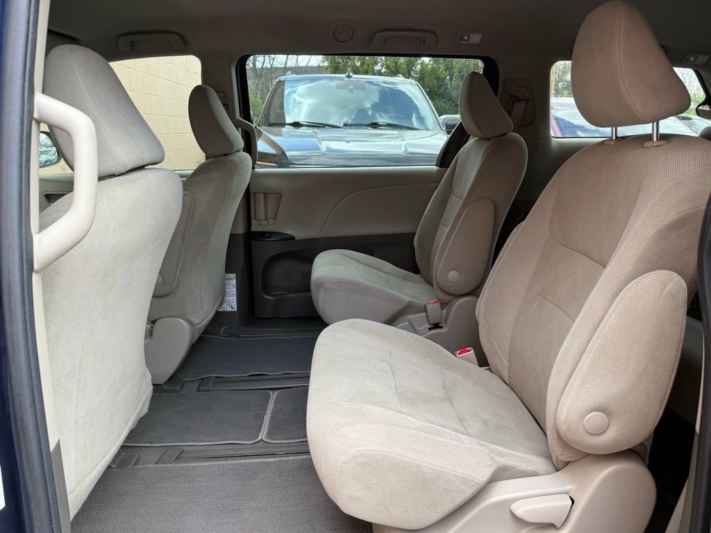 Used 2020 Toyota Sienna L FWD image 15