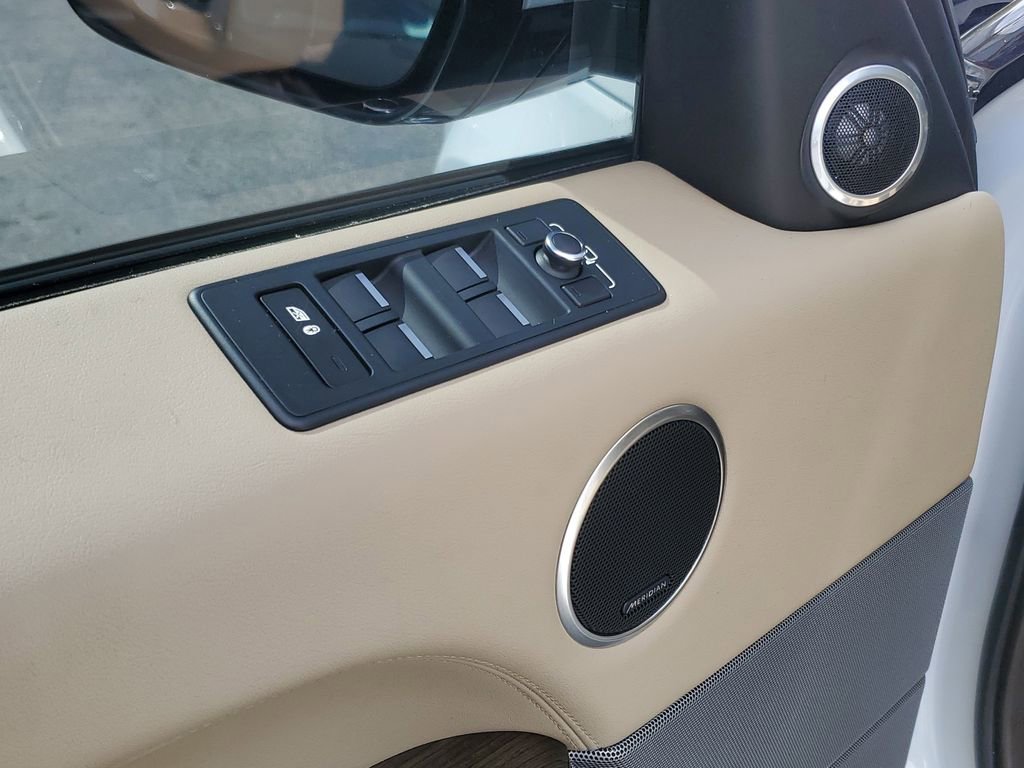 Used 2017 Land Rover Range Rover Sport SE image 21