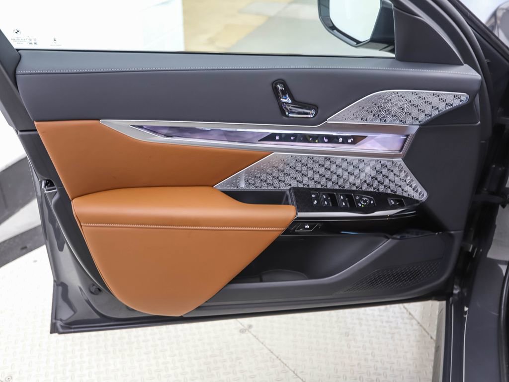 New 2026 BMW 750e xDrive image 7