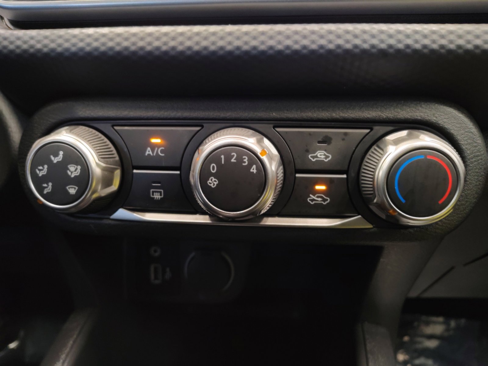 Certified 2025 Nissan Kicks Play S FWD image 19