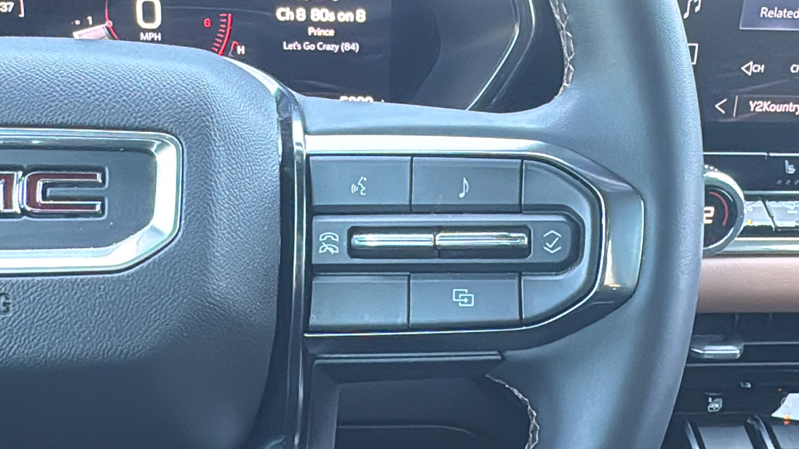 Used 2025 GMC Canyon AT4 image 23