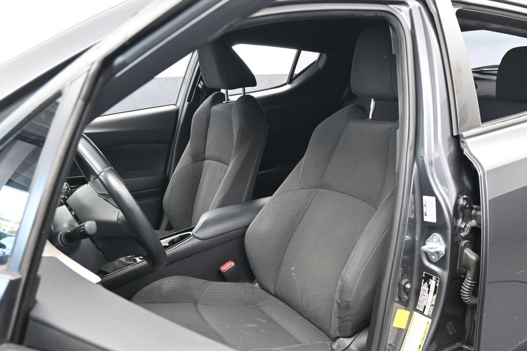 Used 2019 Toyota C-HR XLE FWD image 10