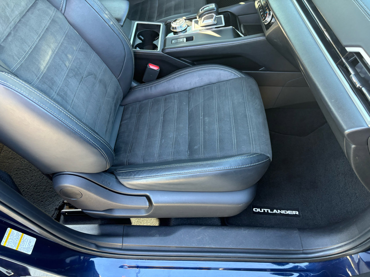 Used 2022 Mitsubishi Outlander SE image 45