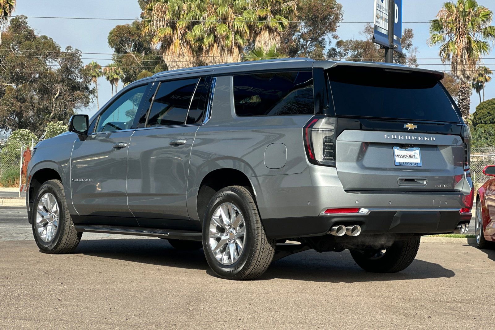 New 2025 Chevrolet Suburban Premier image 6