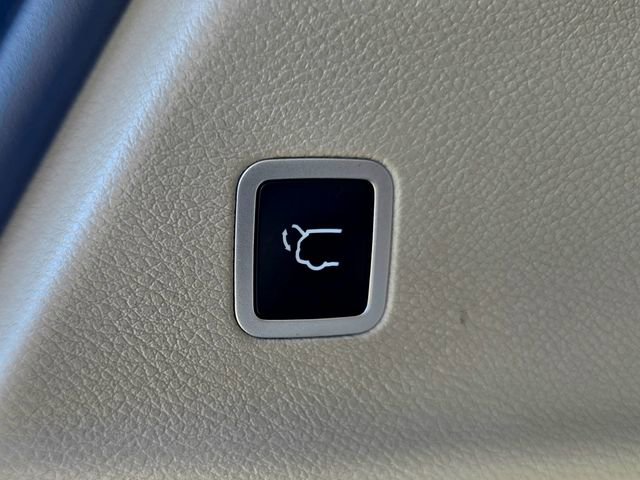 Used 2020 Chrysler Pacifica Touring-L FWD image 28