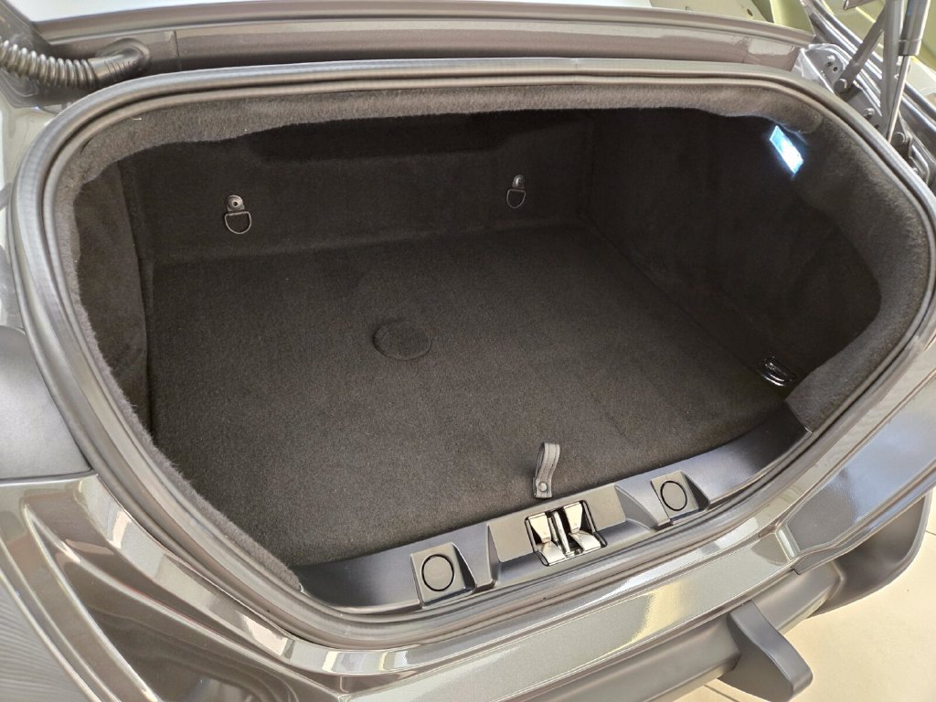 Used 2022 Ferrari Roma RWD image 23