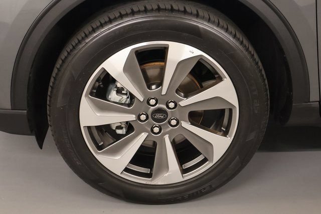 Used 2025 Ford Escape Platinum AWD/4WD image 9