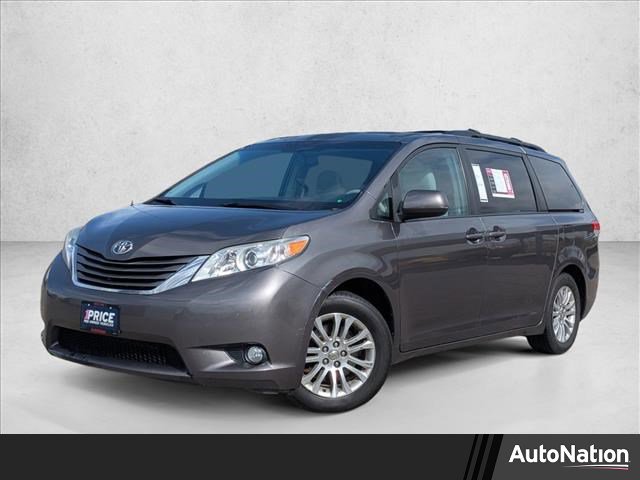 Used 2014 Toyota Sienna XLE image 1