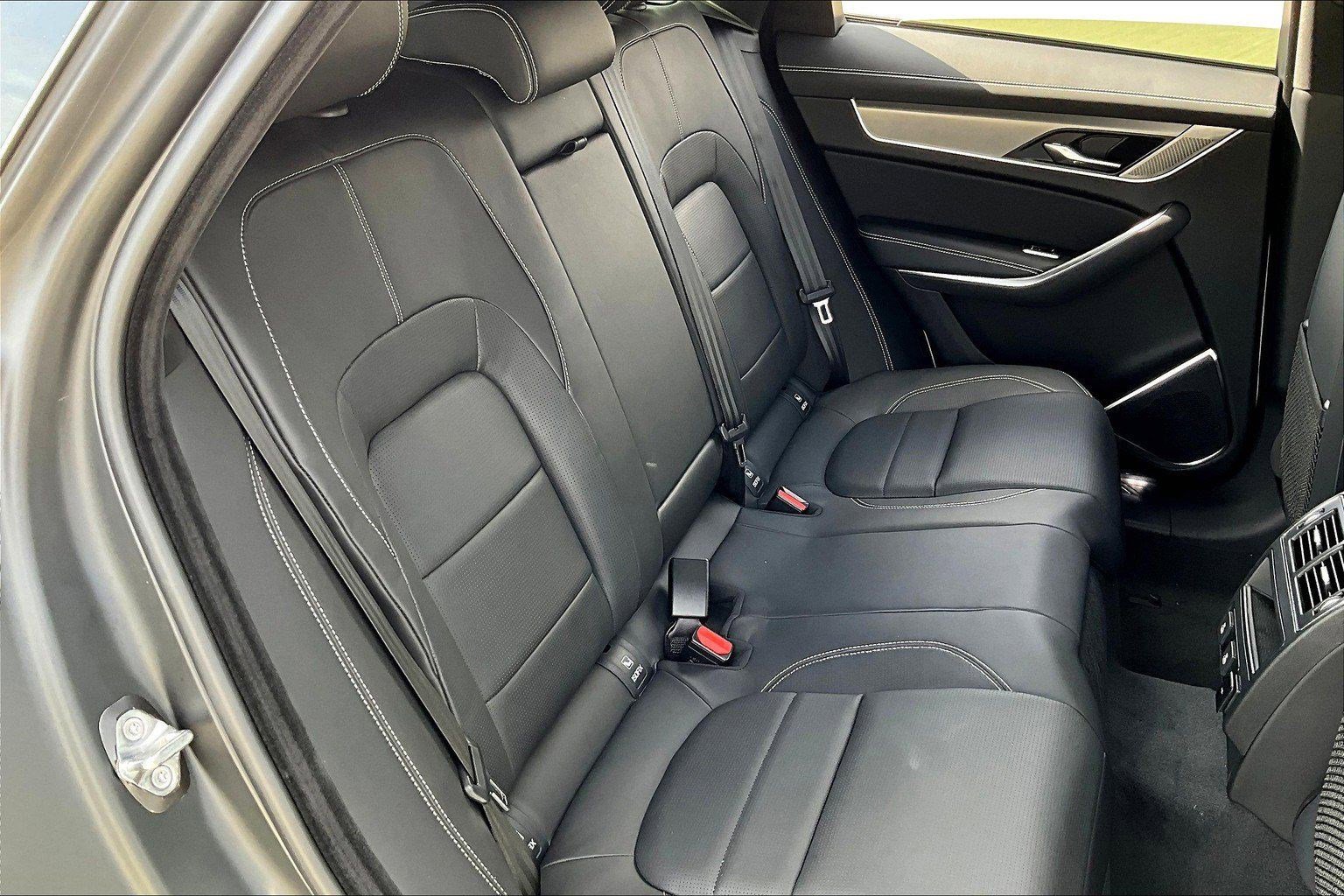 New 2026 Jaguar F-PACE R-Dynamic S image 11