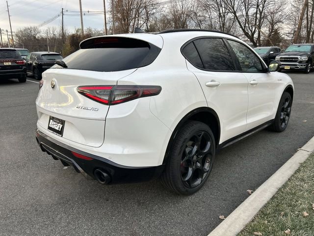 New 2025 Alfa Romeo Stelvio Sprint image 8
