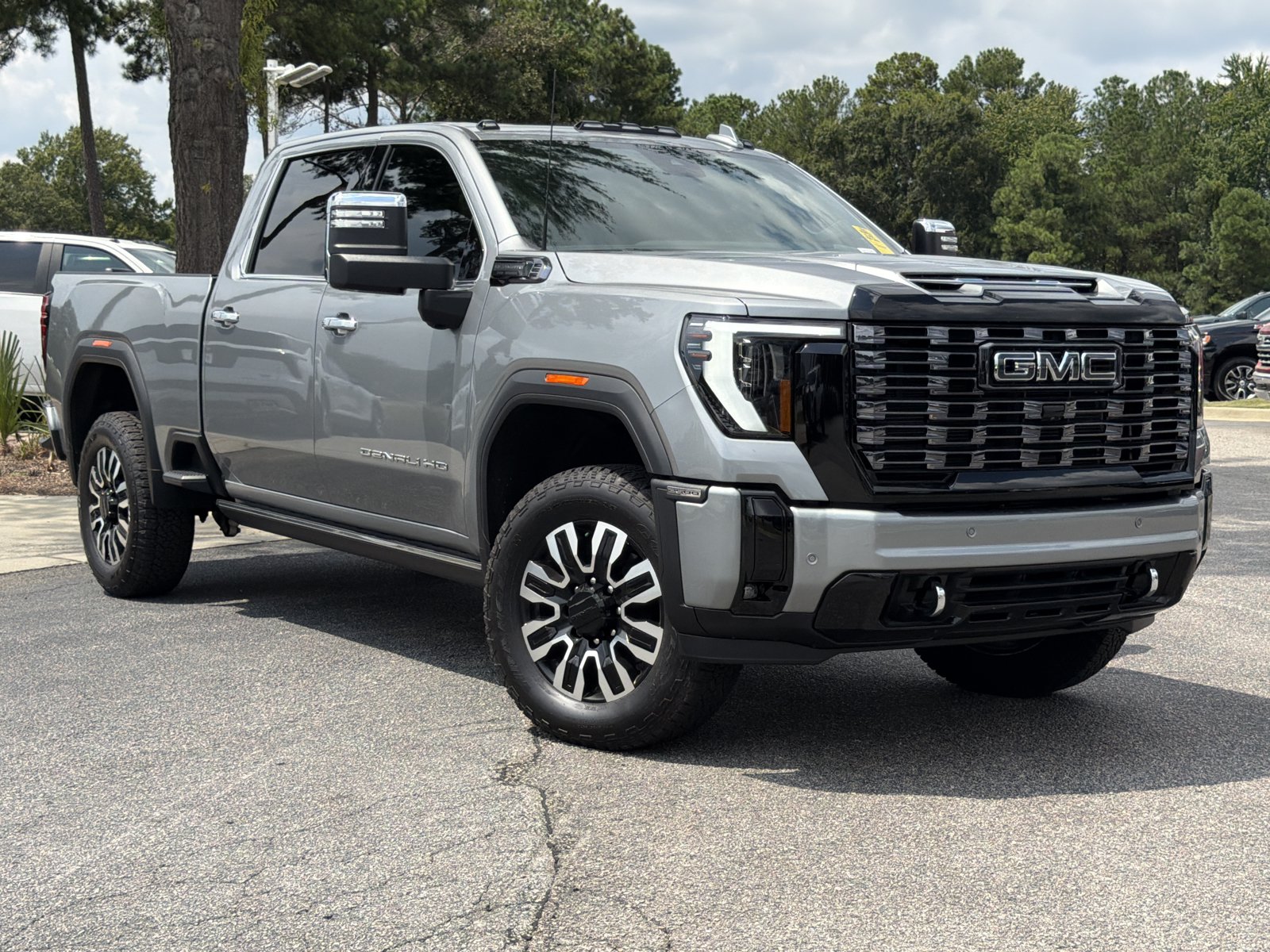 Used 2026 GMC Sierra 2500 Denali Ultimate AWD/4WD image 2