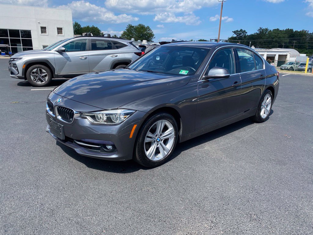 Used 2018 BMW 330i xDrive Sedan w/ Convenience Package AWD/4WD image 6