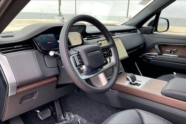 New 2025 Land Rover Range Rover Long Wheelbase SE image 7