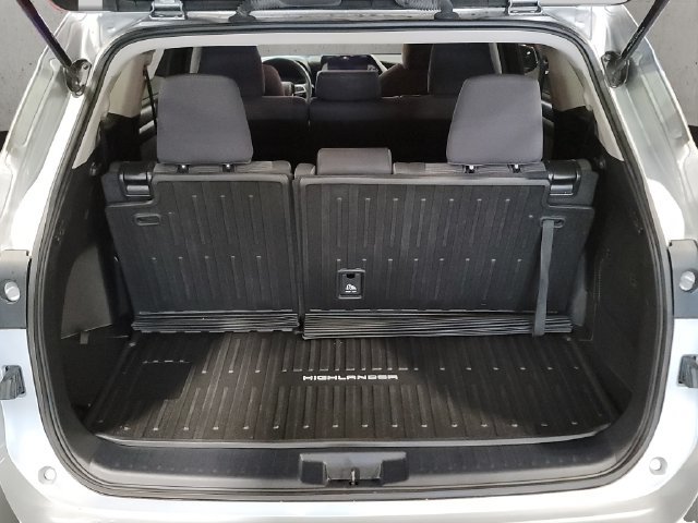 Used 2023 Toyota Highlander L FWD image 19