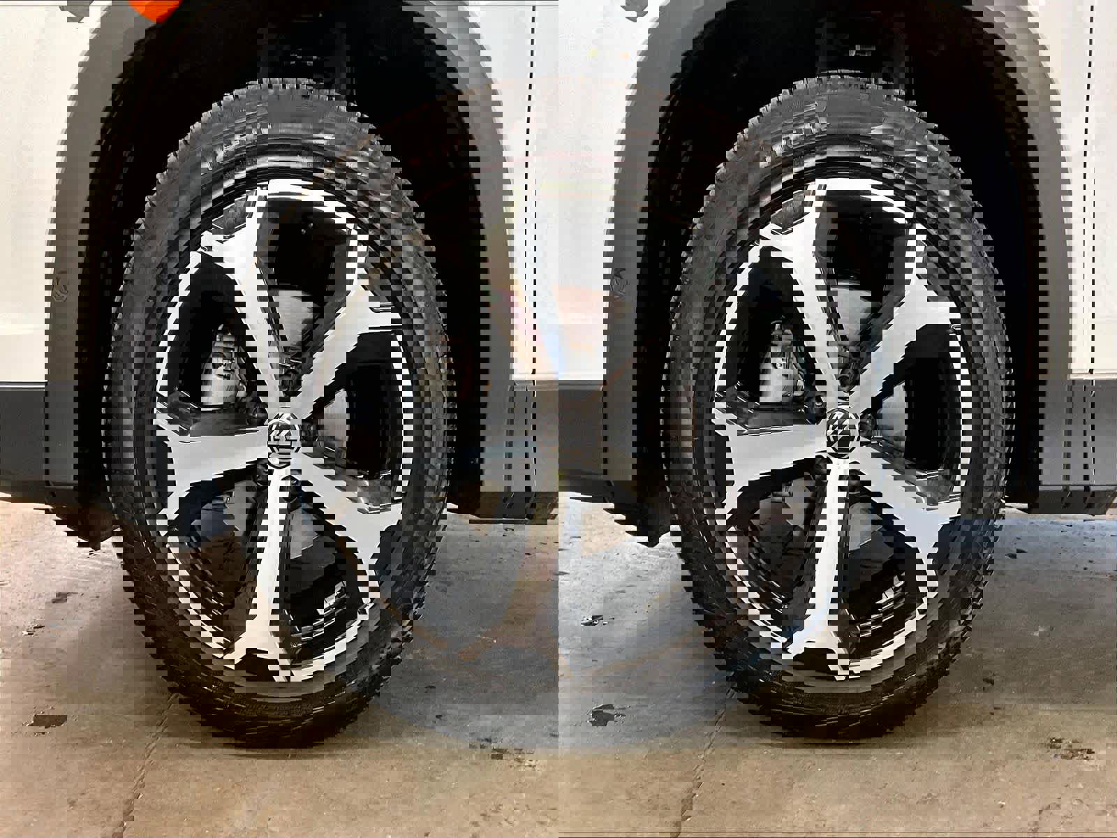 Certified 2025 Volkswagen Tiguan SE FWD image 11