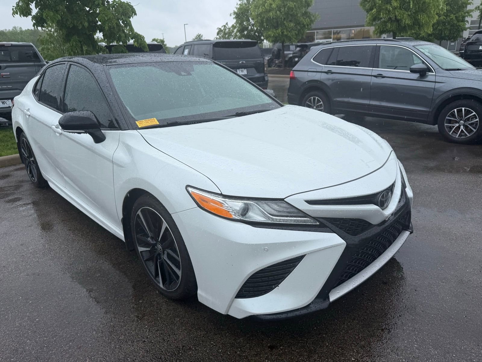 Used 2020 Toyota Camry XSE FWD image 3