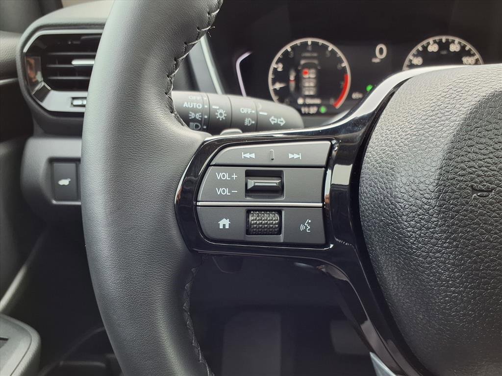 Used 2025 Honda Pilot Touring image 17