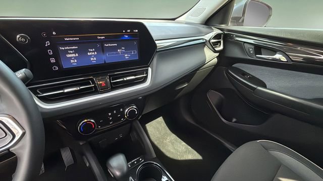 Used 2024 Chevrolet TrailBlazer LT w/ LT Cold Weather Package image 23