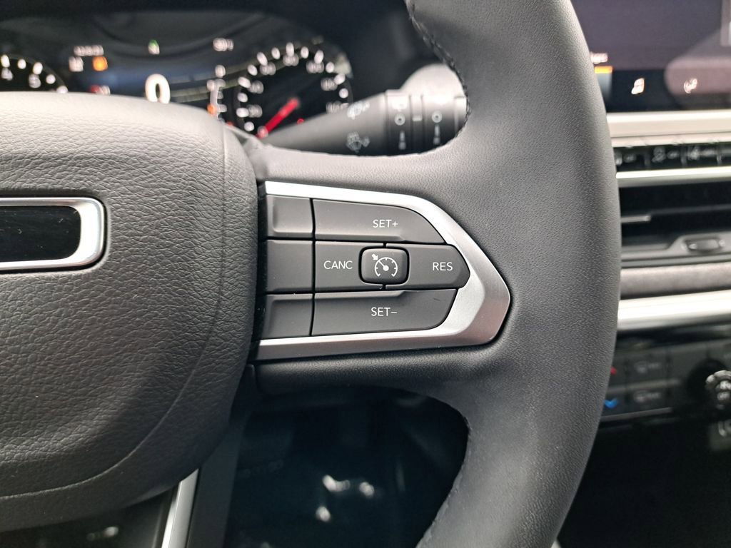 Used 2023 Jeep Compass Latitude image 28