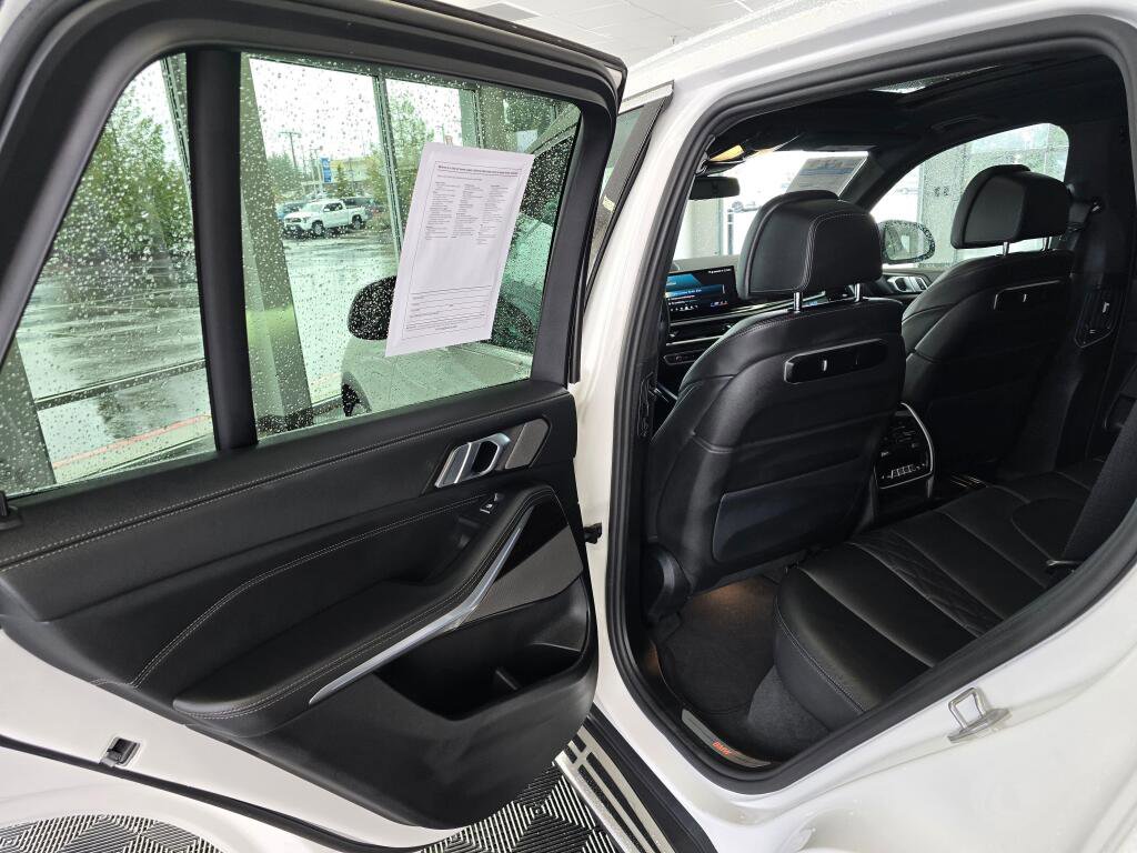 Used 2025 BMW X5 xDrive50e image 38
