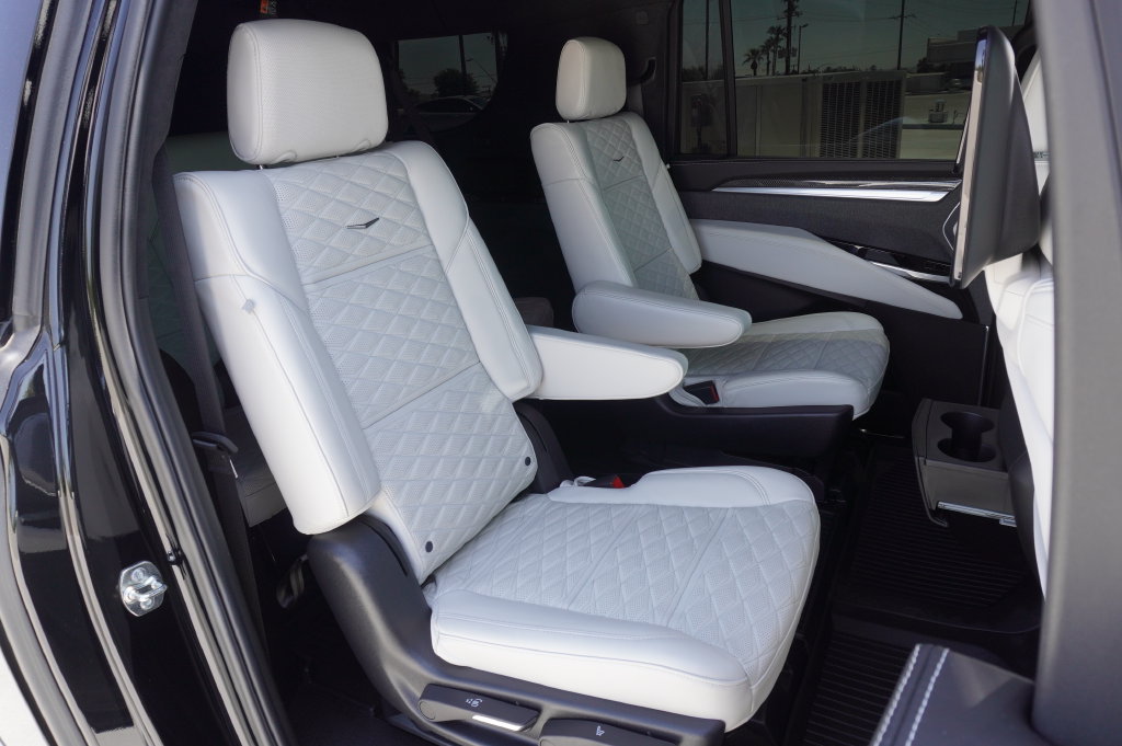 Certified 2025 Cadillac Escalade ESV V AWD/4WD image 12