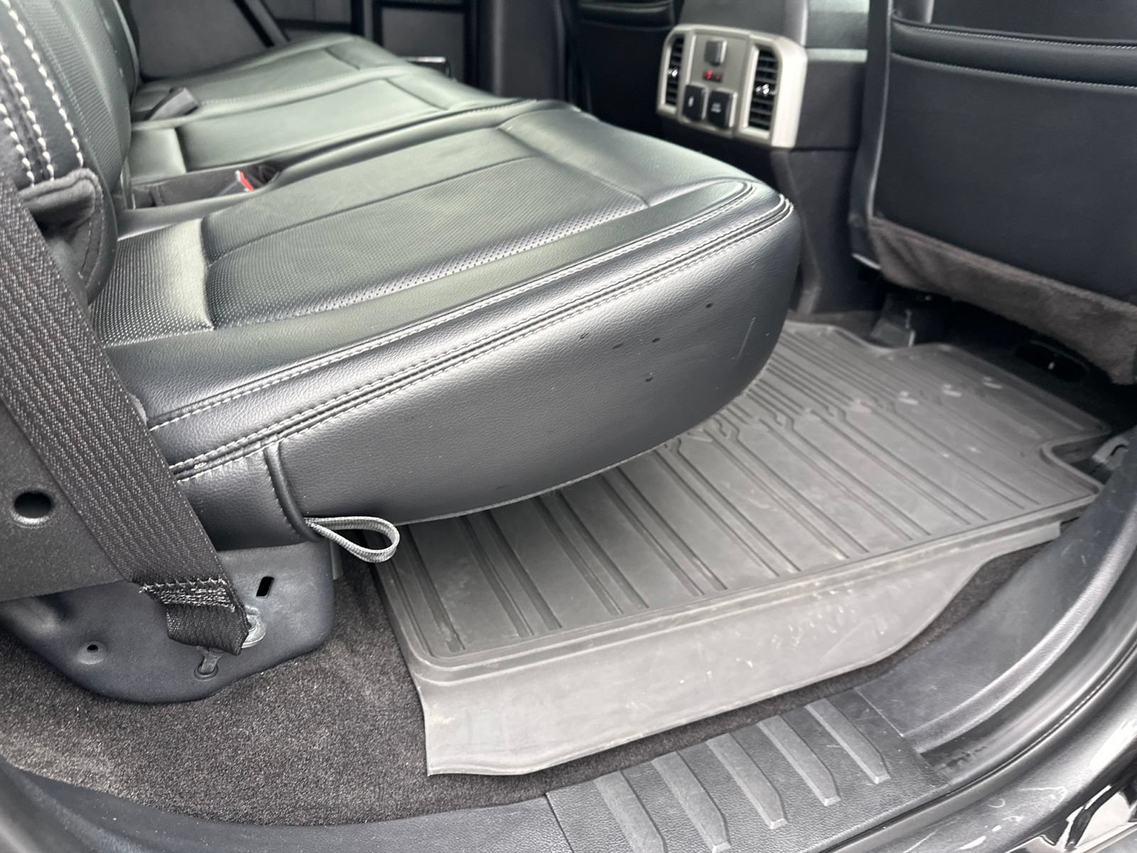 Used 2019 Ford F150 Lariat w/ Equipment Group 502A Luxury AWD/4WD image 37