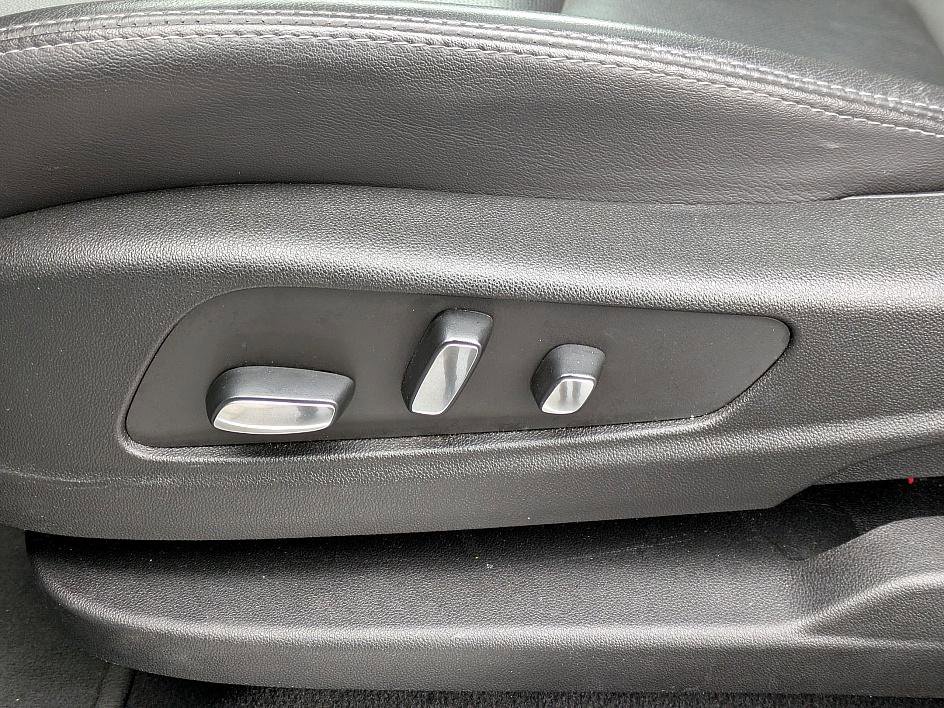 Certified 2025 Cadillac XT5 Premium Luxury image 16