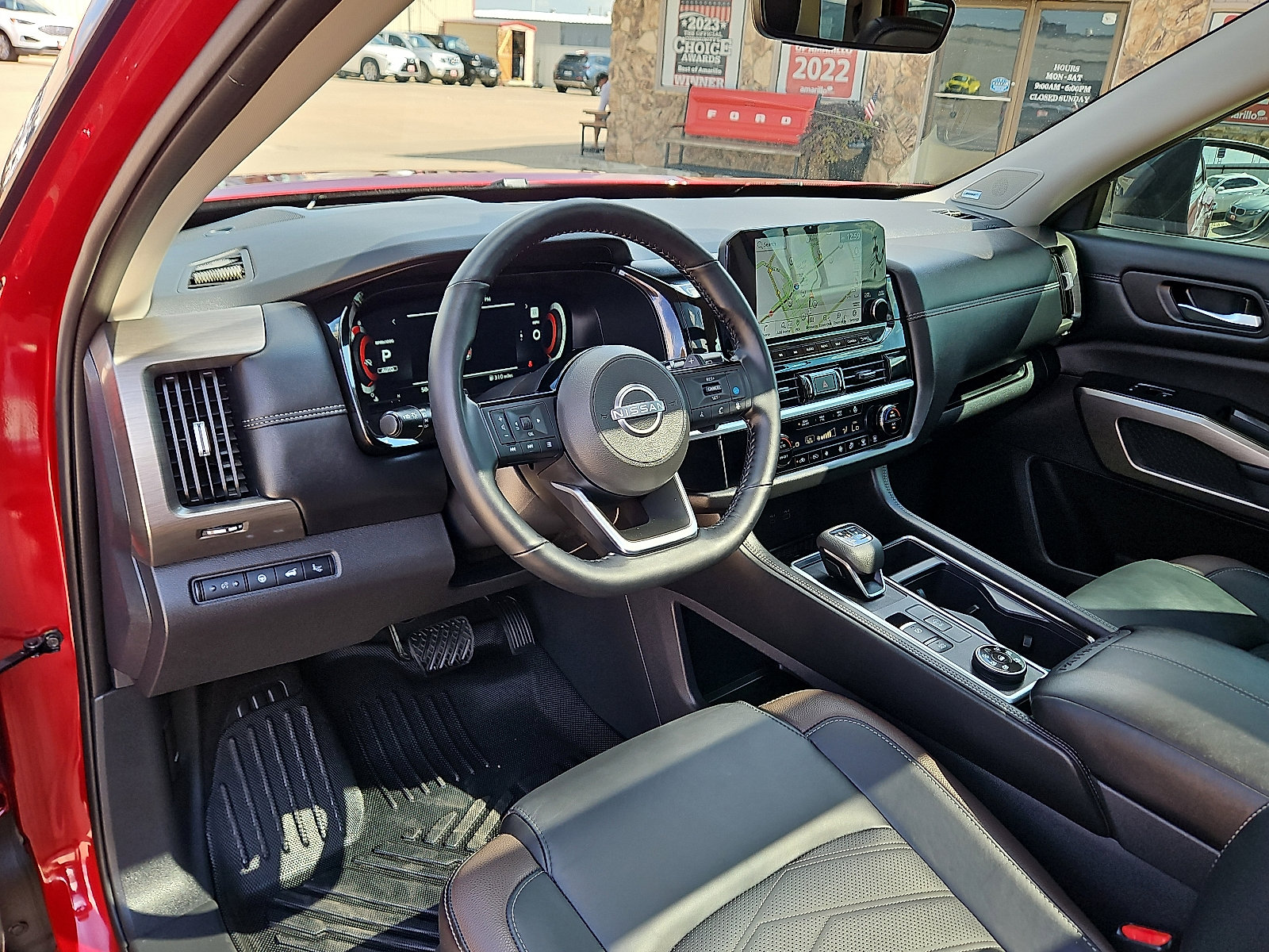 Used 2025 Nissan Pathfinder Platinum image 13