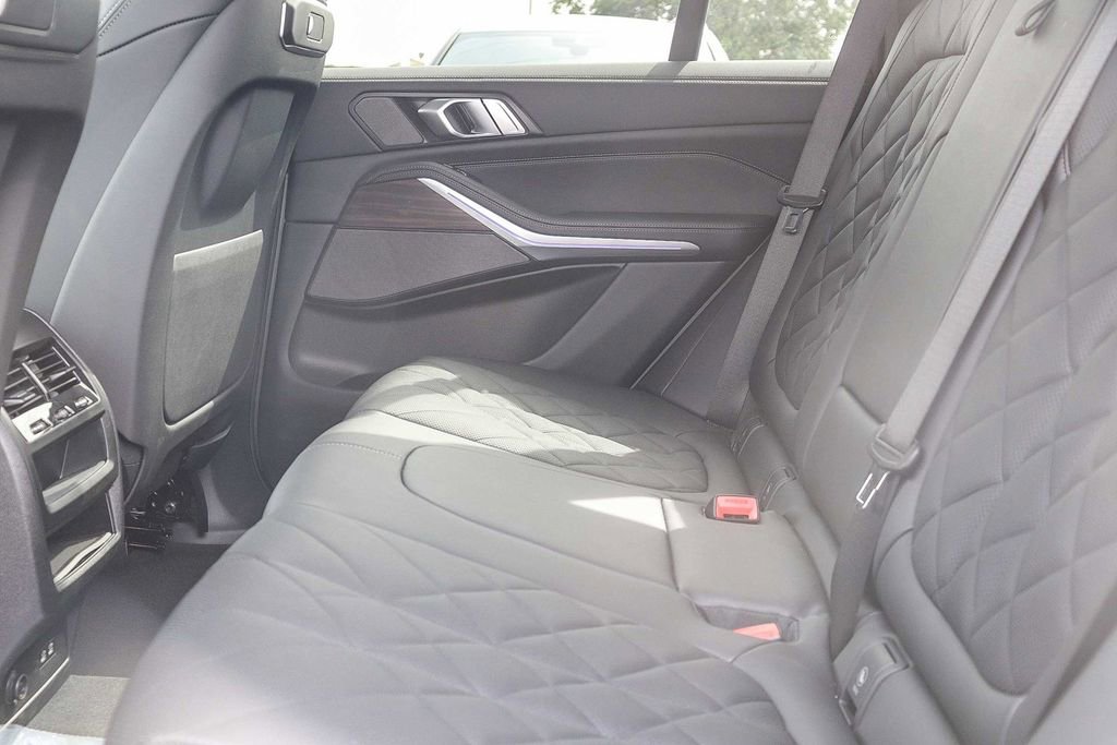 Used 2025 BMW X5 sDrive40i w/ Premium Package image 18