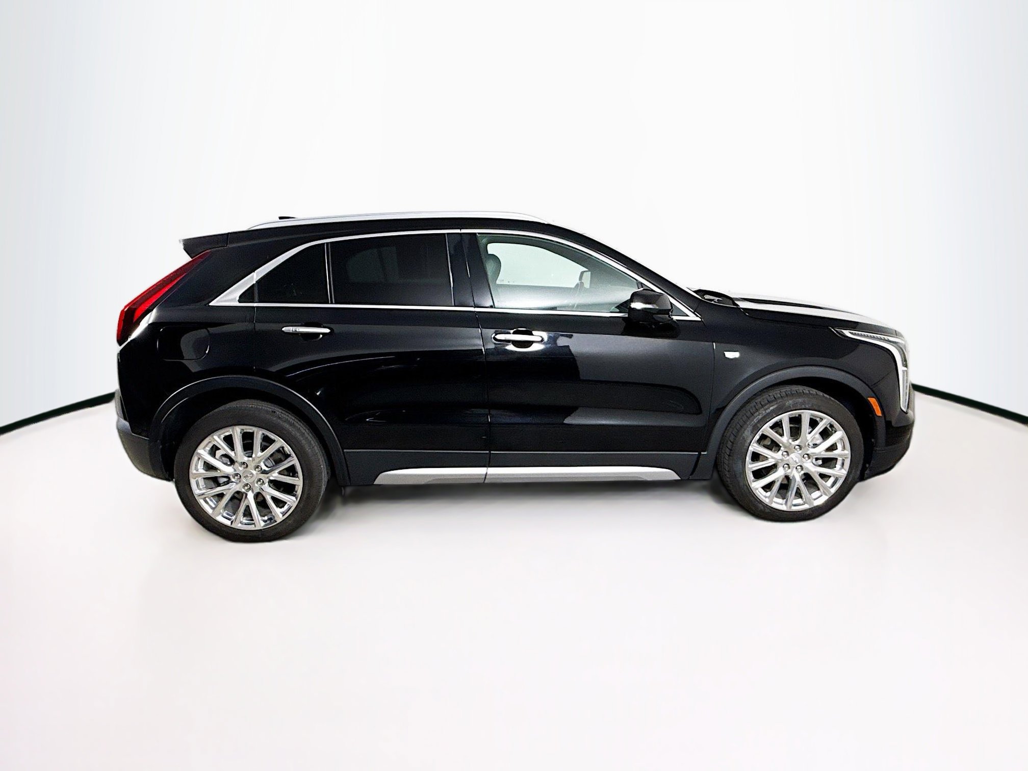 Used 2021 Cadillac XT4 Premium Luxury w/ LPO, Radiant Package image 2