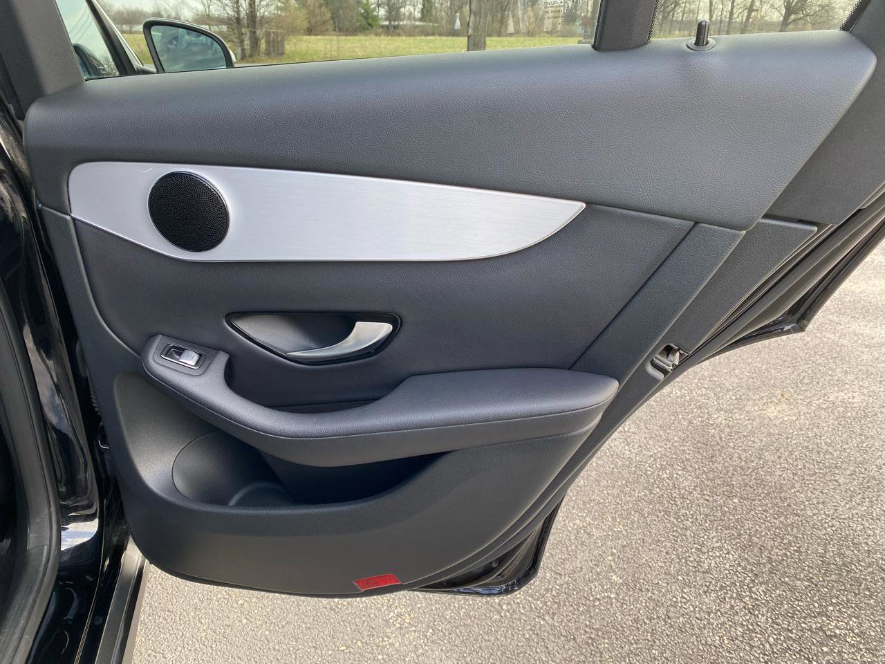 Used 2019 Mercedes-Benz GLC 300 4MATIC w/ Premium Package image 19