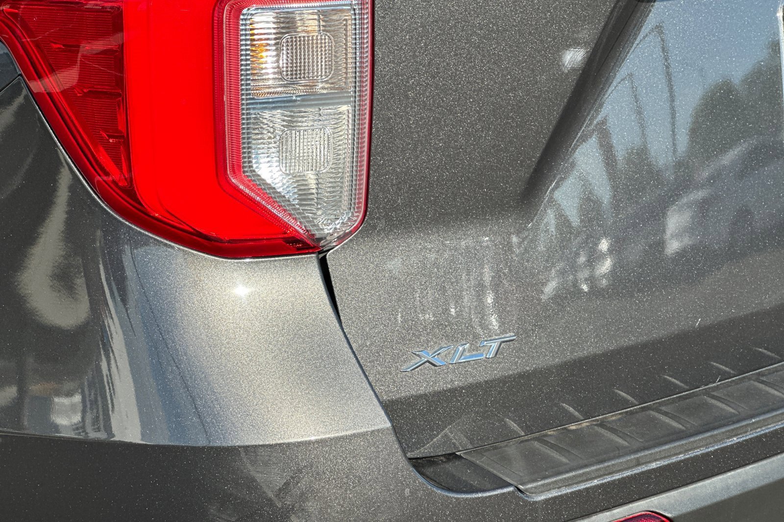 Used 2020 Ford Explorer XLT image 38