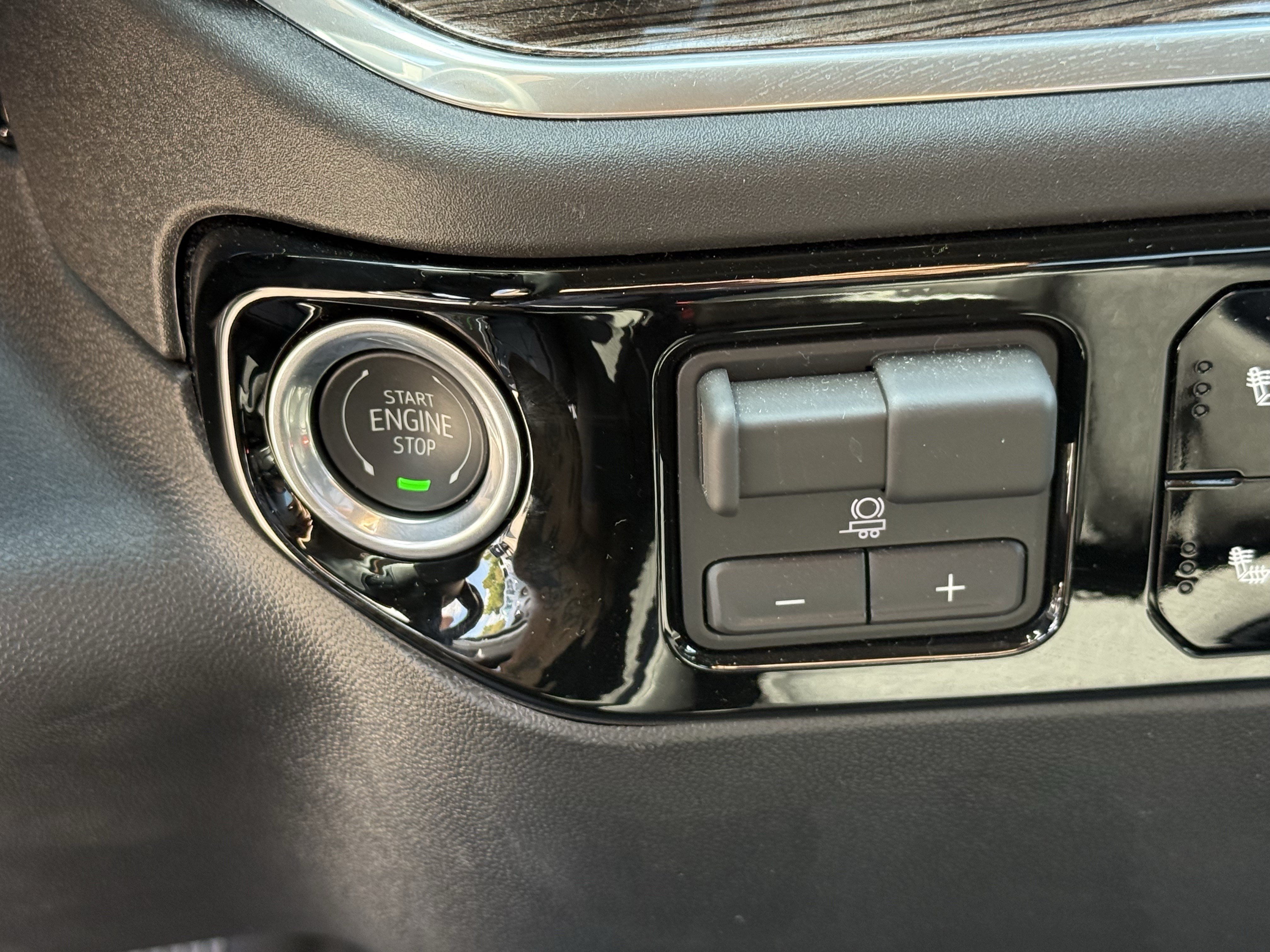Used 2026 Chevrolet Silverado 1500 RST w/ RST Select Package RWD image 24