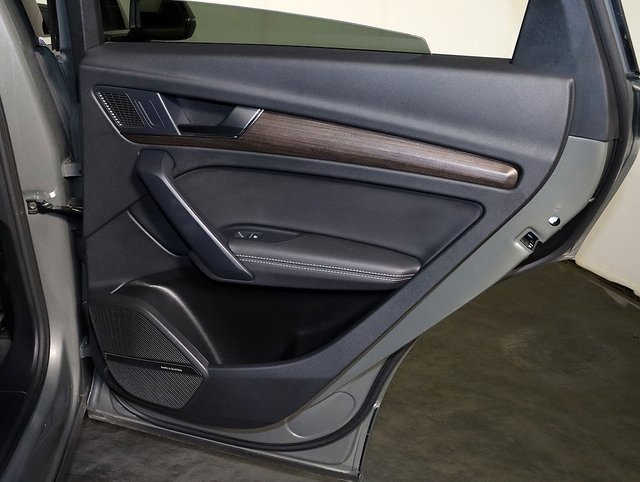 Used 2025 Audi Q5 e Premium Plus w/ Premium Plus Package image 33