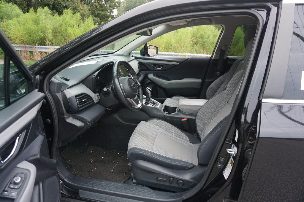 Used 2024 Subaru Outback Premium AWD/4WD image 2