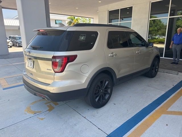 Used 2017 Ford Explorer XLT w/ Equipment Group 202A FWD image 8