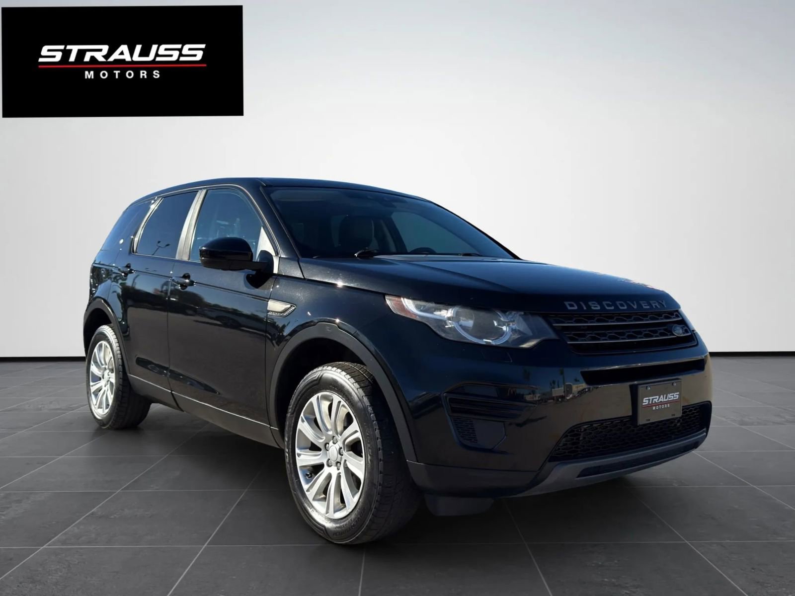 Used 2016 Land Rover Discovery Sport SE image 1