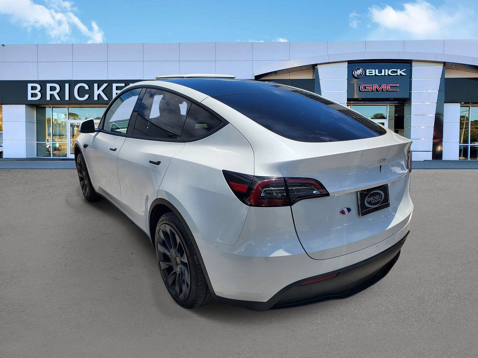 Used 2023 Tesla Model Y 2WD image 4