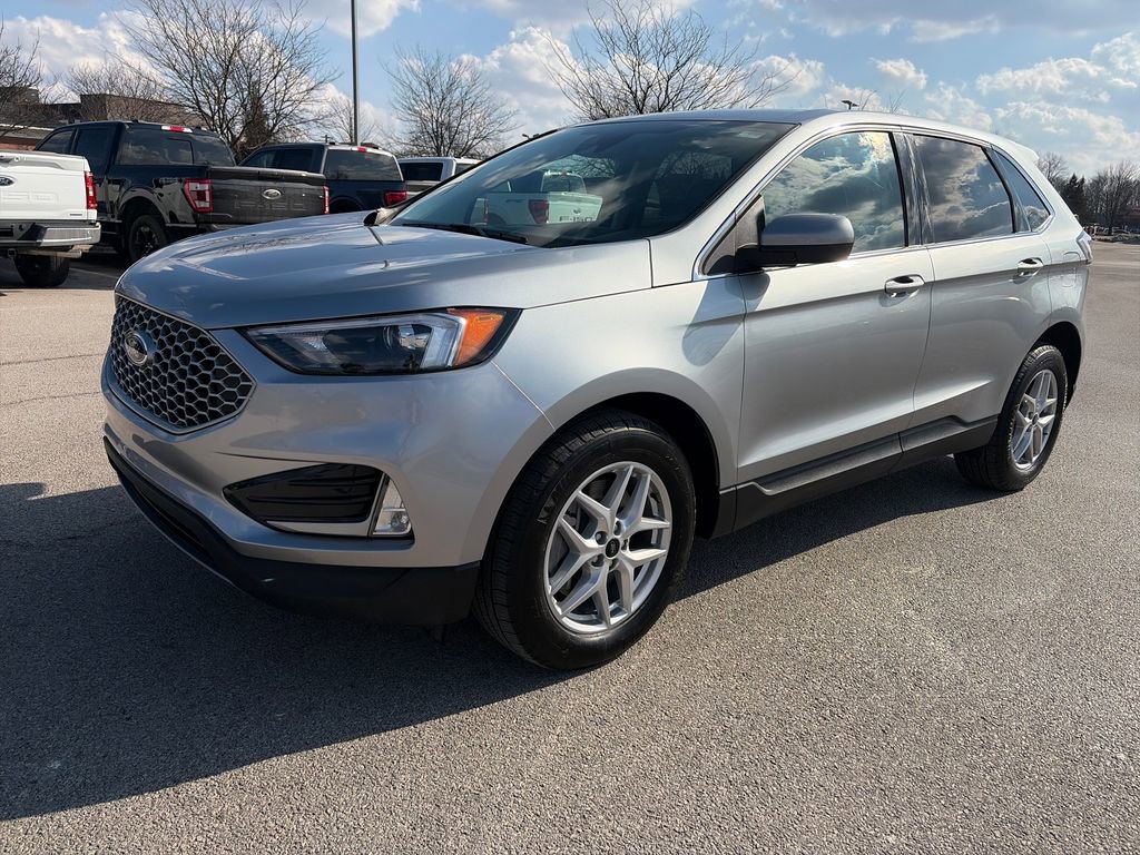 Used 2024 Ford Edge SEL w/ Convenience Package image 3