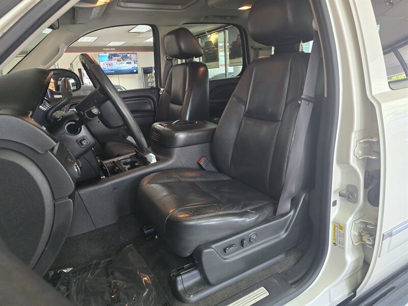 Used 2010 GMC Yukon Denali AWD/4WD image 9