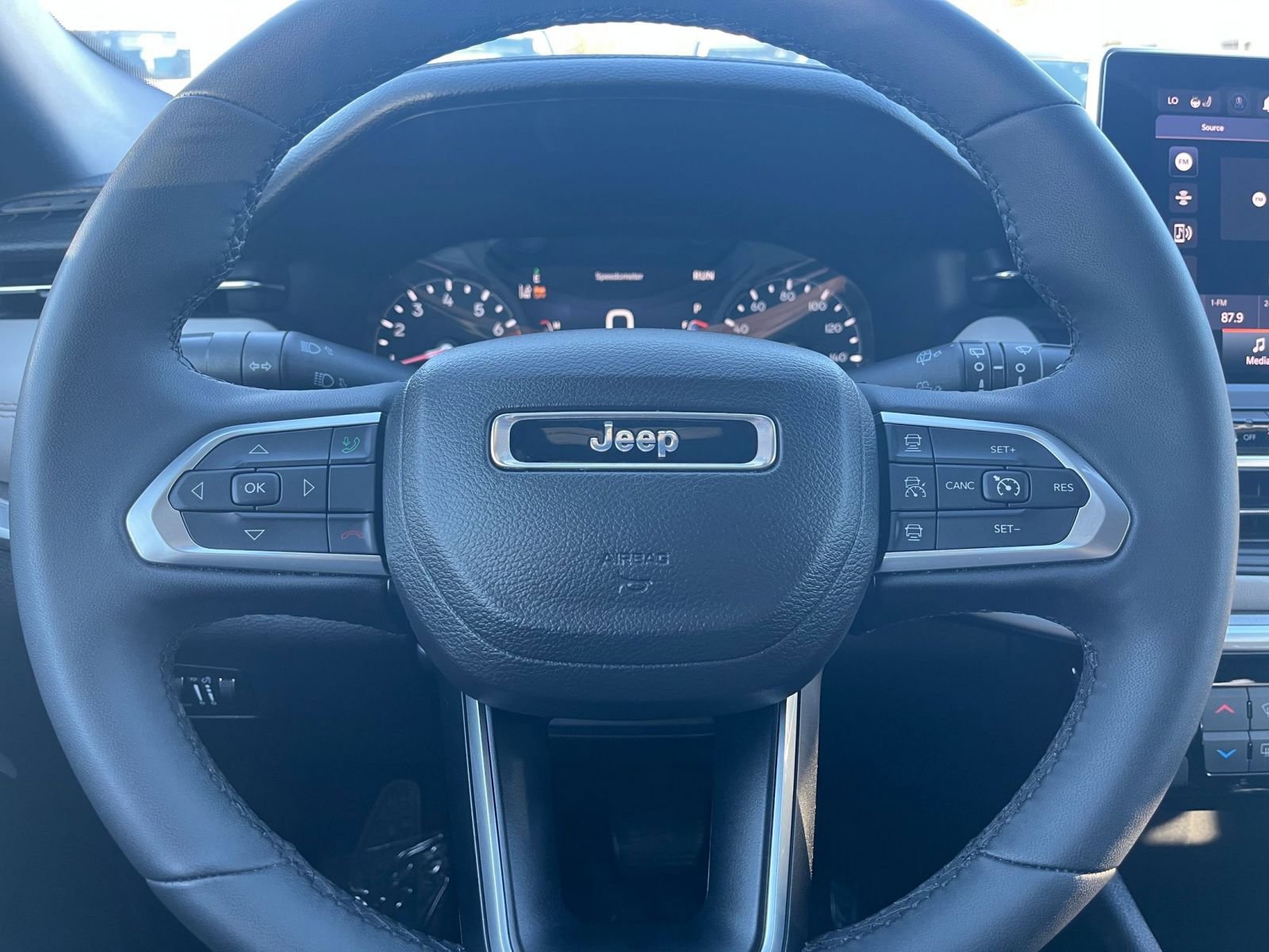 Used 2025 Jeep Compass Limited image 29