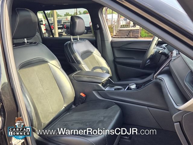 Used 2025 Jeep Grand Cherokee L Altitude AWD/4WD image 19