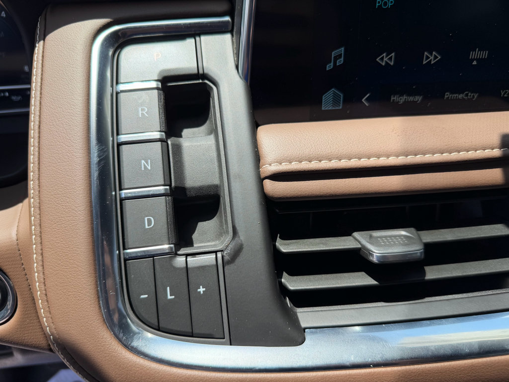 Used 2023 Chevrolet Suburban High Country AWD/4WD image 11
