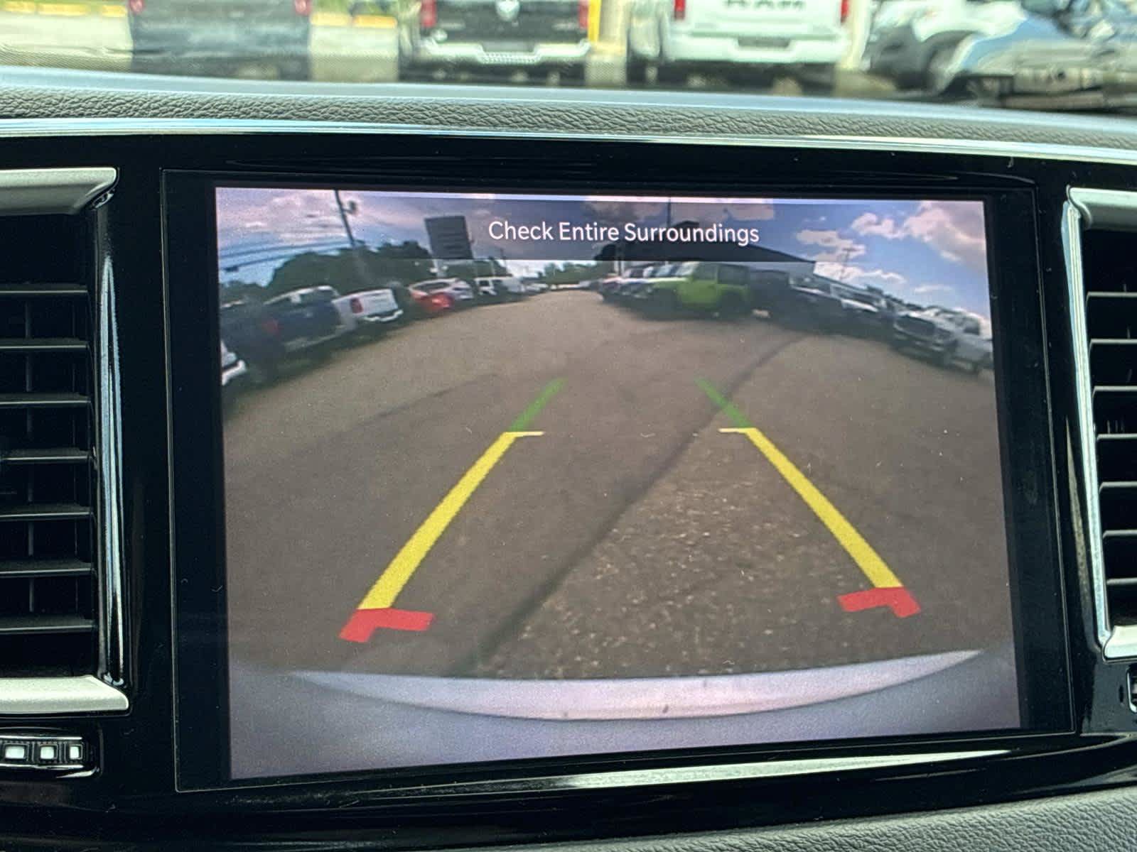Certified 2024 Chrysler Pacifica Touring-L FWD image 36