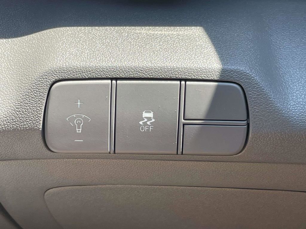 Used 2026 Hyundai Elantra Sport FWD image 27