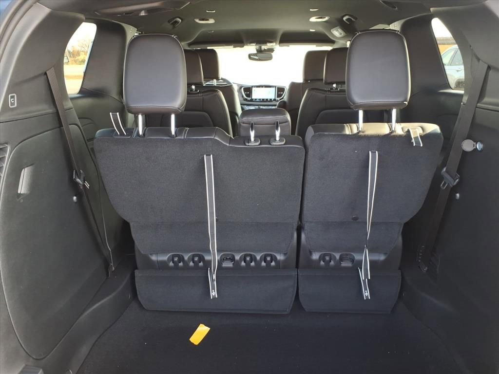 New 2026 Chrysler Pacifica Select image 6